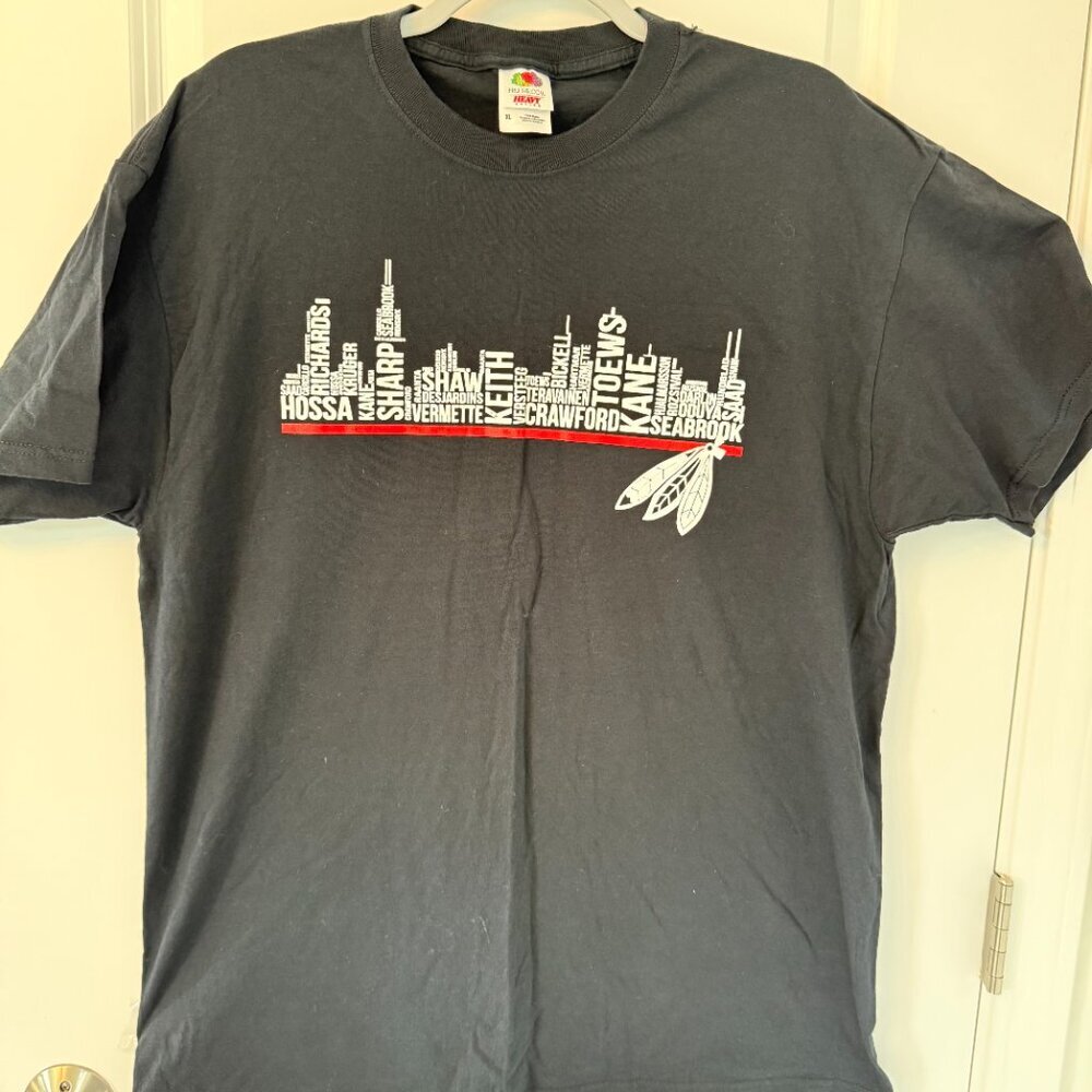 Chicago Blackhawks Player Skyline T-Shirt - Size XL - Picture 3 of 3